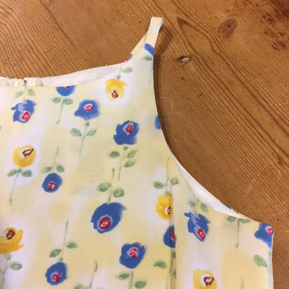 Pretty Sleeveless Floral Dress - Picture 3 of 6